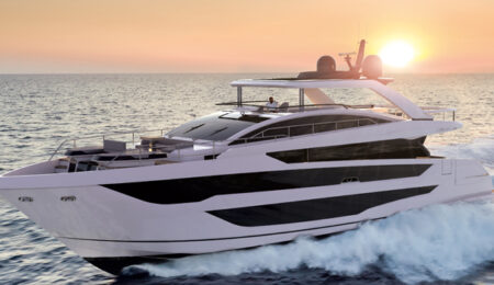 Pearl-82-in-navigazione-al-tramonto-con-vista-laterale
