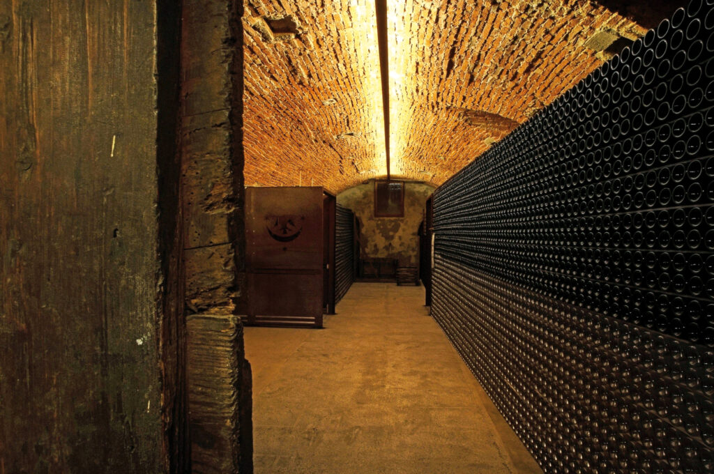 Una-cantina-di-vini-di-corte-lantieri