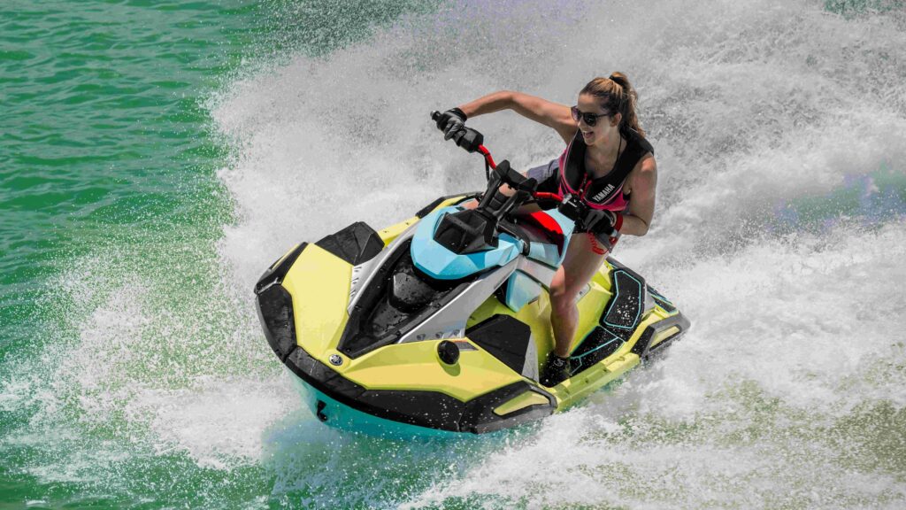 WaveRunner 2025 in acqua