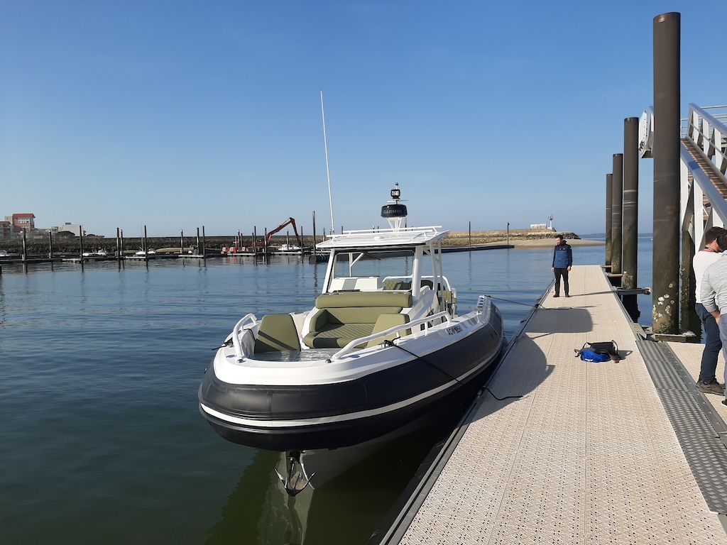 Da Zodiac Nautic l'X10CC all'ormeggio