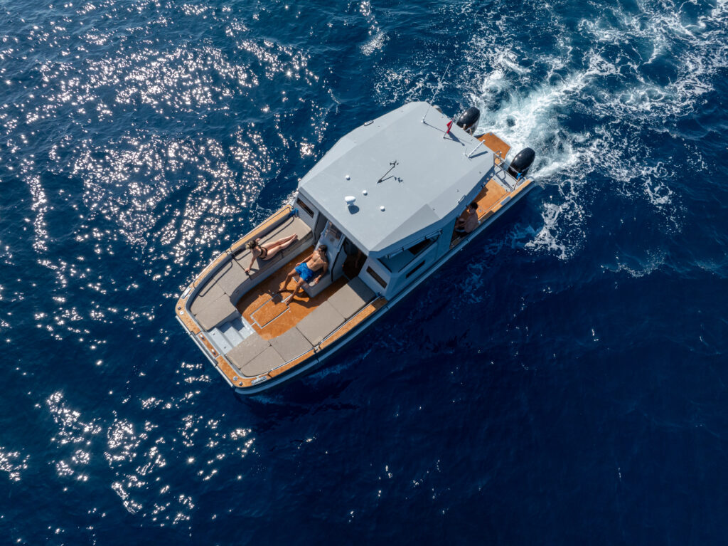 Tuccoli Marine a Genova 2024 con il catamarano Tender Mokaccino