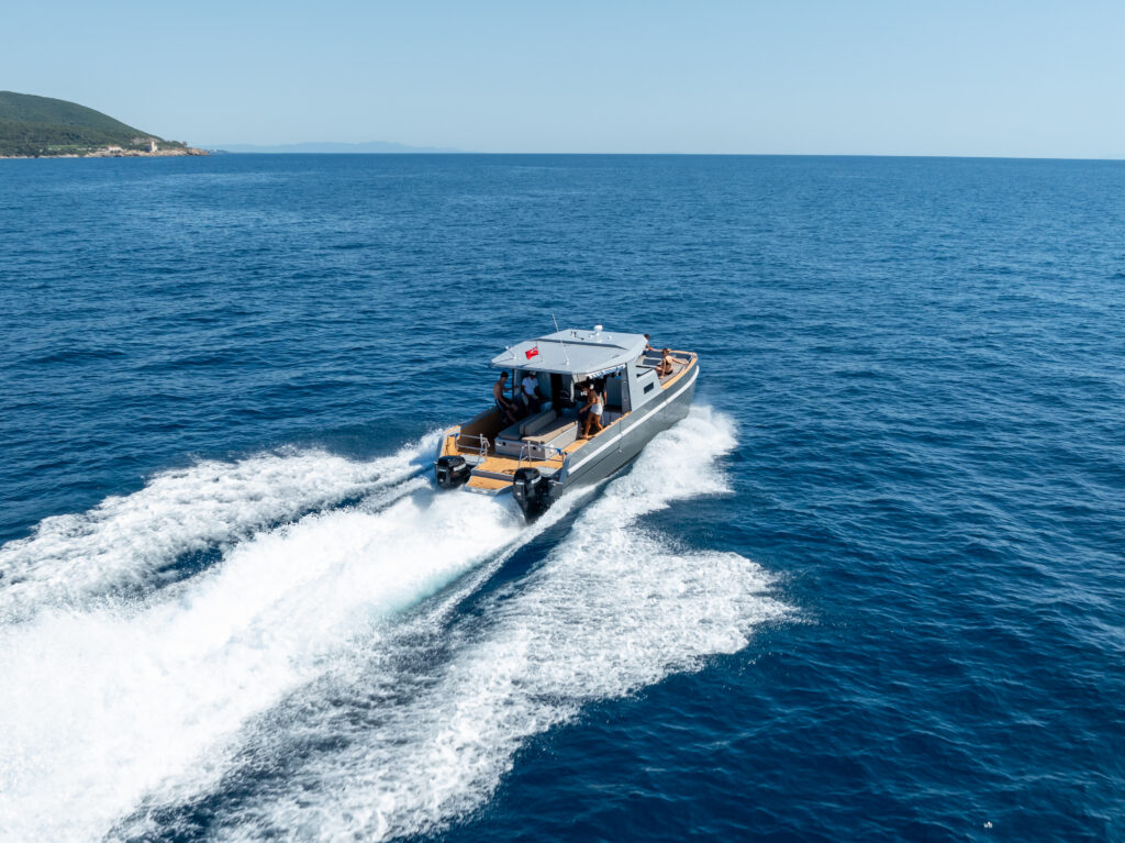 Tuccoli Marine a Genova 2024 con il catamarano Tender Mokaccino