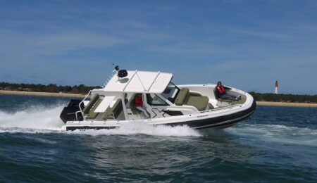 Da Zodiac Nautic l'X10CC în navigazione