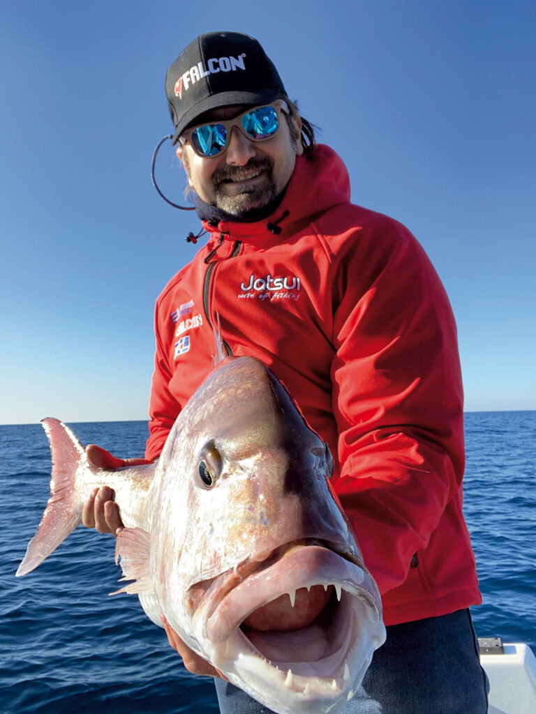 Manuel Carillo Pescatore in Barca con il pescato