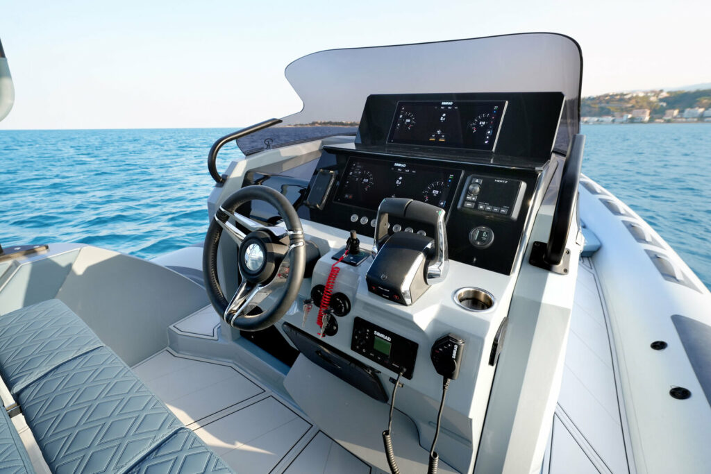plancia Cayman 33 Executive