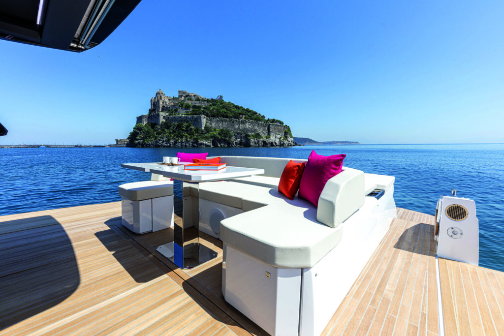 le-mans-50-barca-a-motore-divano-a-c-terrazza-con-isola