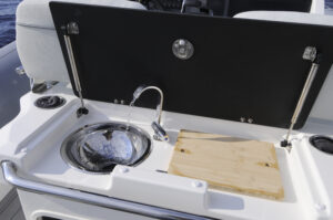 Lavello e blocco cucina del Marlin 33