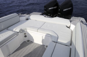 Marlin 33 prendisole di poppa