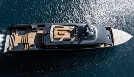 alia-yachts-sam-45m-in-navigazione-con-vista-dall-alto