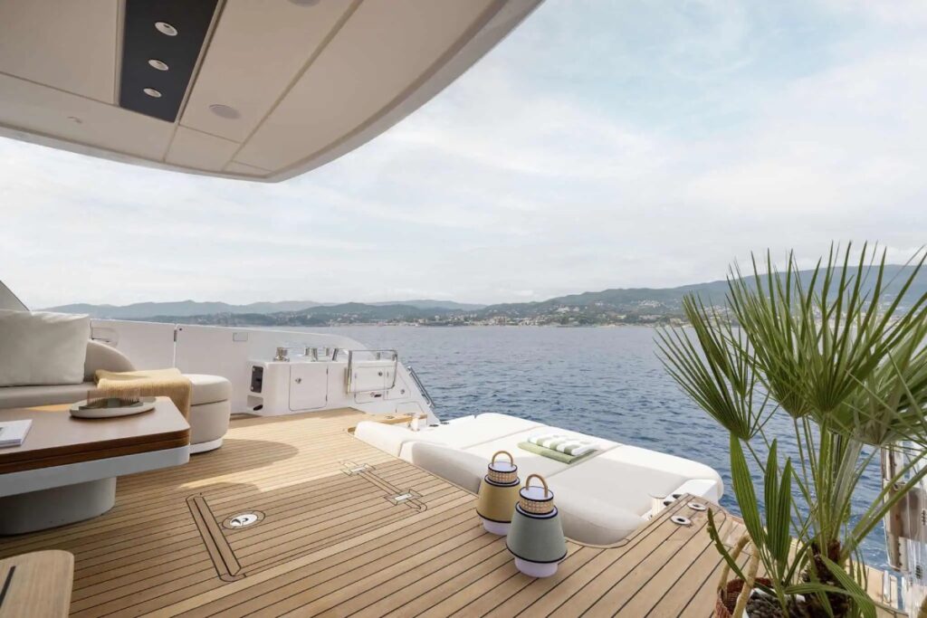 Azimut Fly 62 beach cockpit che scende in mare