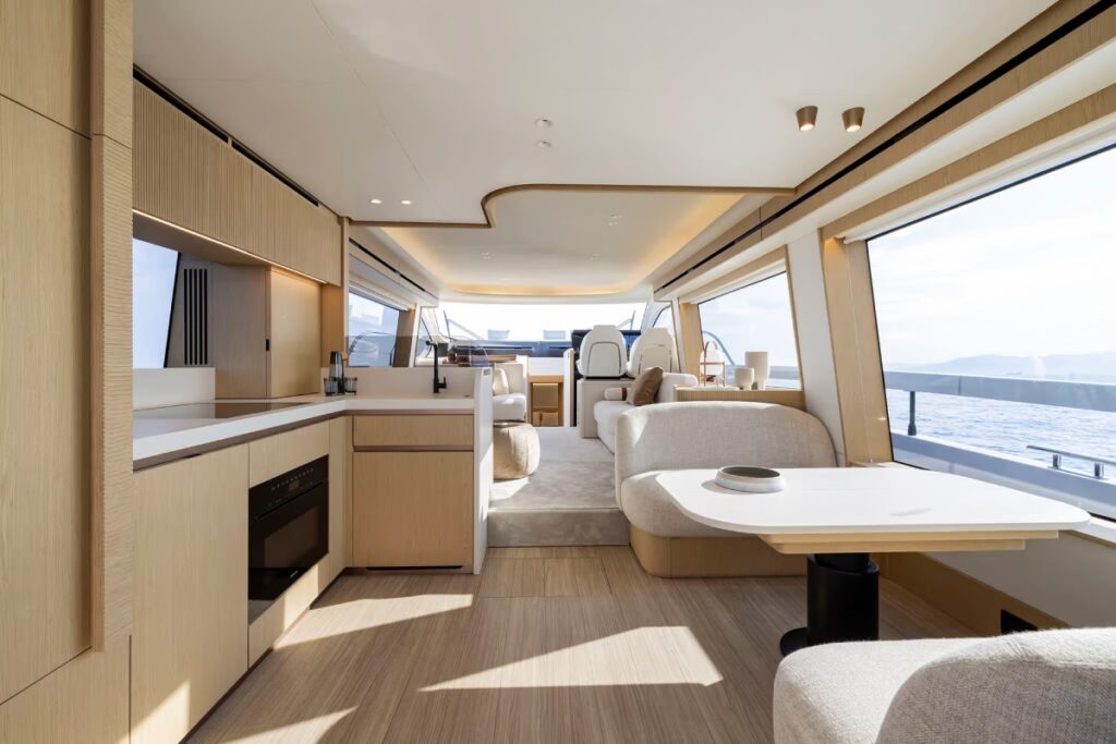 Salone Azimut Fly 62