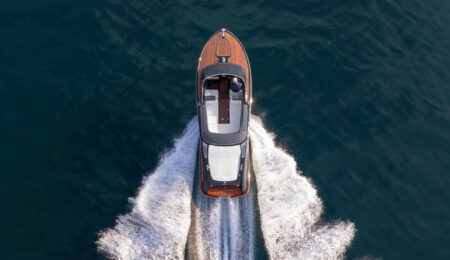 Riva Iseo Super in navigazione