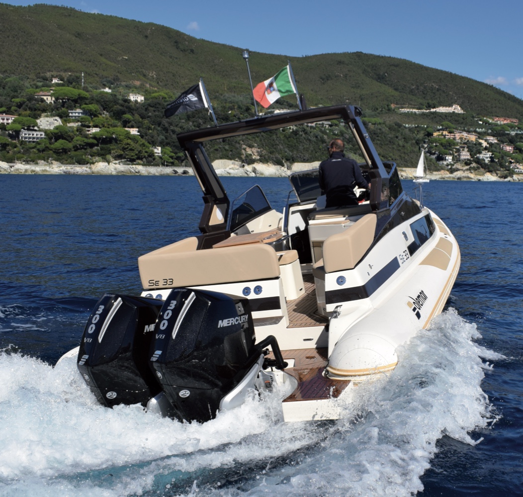 gommone Solemar SE33 in navigazione