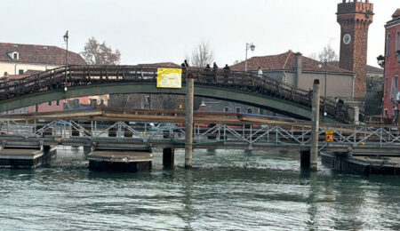 pontile galleggiante per ponte pedonale a Murano