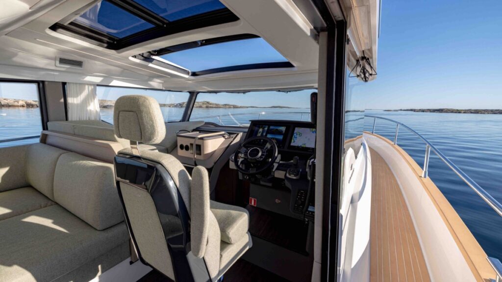 Nimbus 495 Flybridge accesso laterale