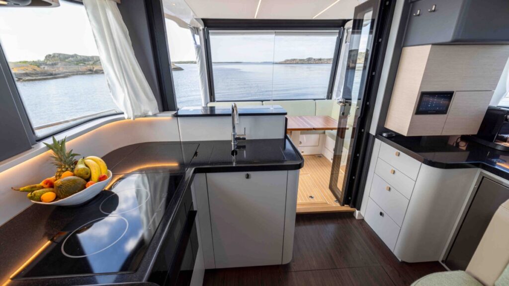 cucina Nimbus 495 Fly barca dell'anno