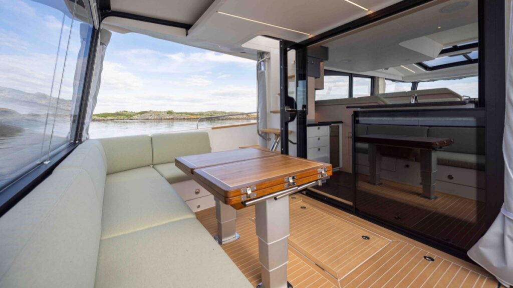 dinette Nimbus 495 Fly