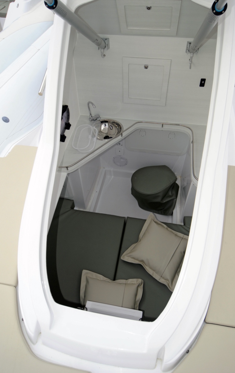 cabina sottocoperta gommone 