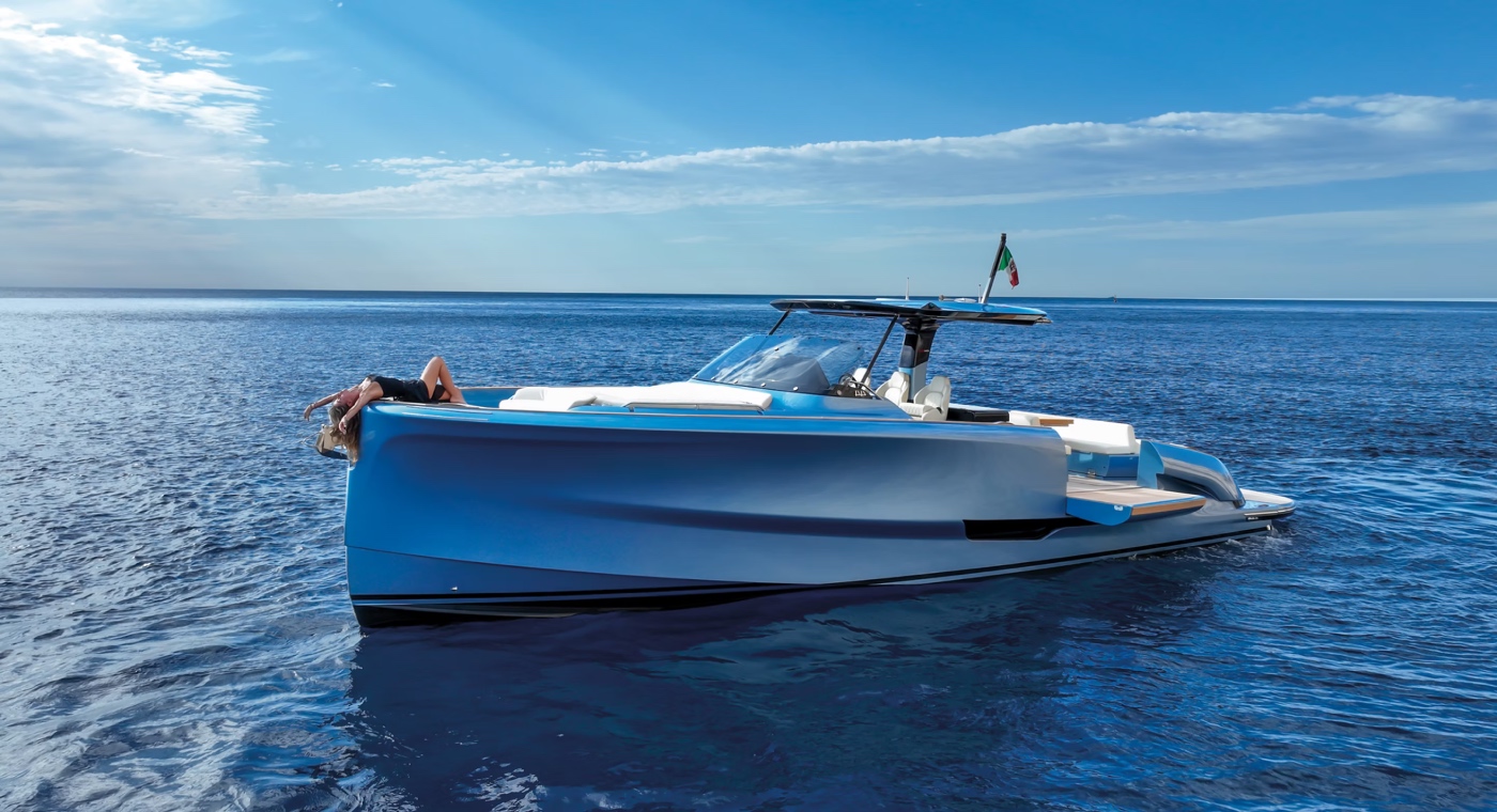 Con una lunghezza di 13,47 metri, il Solaris Power 44 Open è l'imbarcazione perfetta per coppie e famiglie che desiderano vivere il mare con lunghe permanenze a bordo.