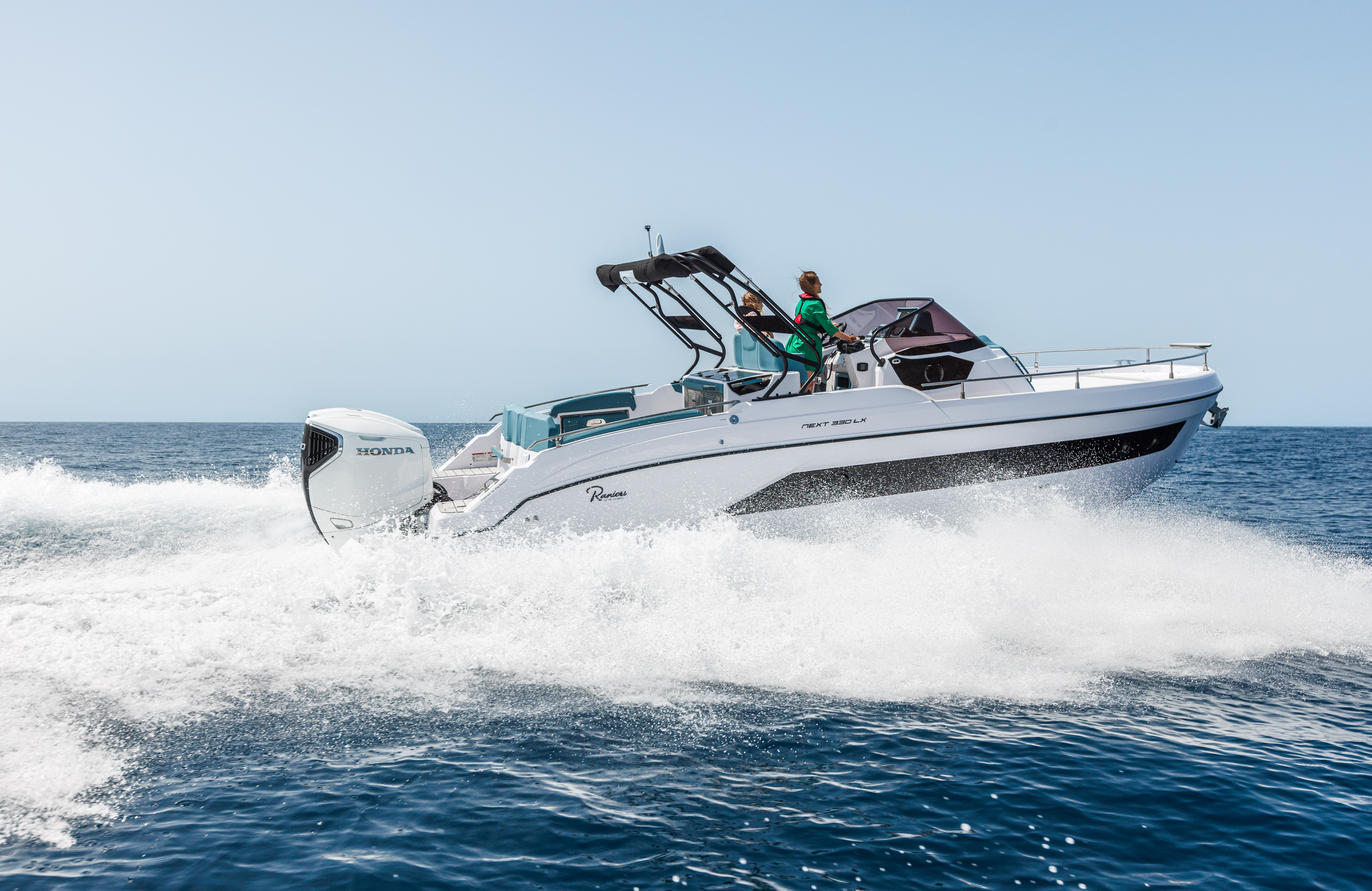 Ranieri International Next 275 con un fuoribordo BF350 