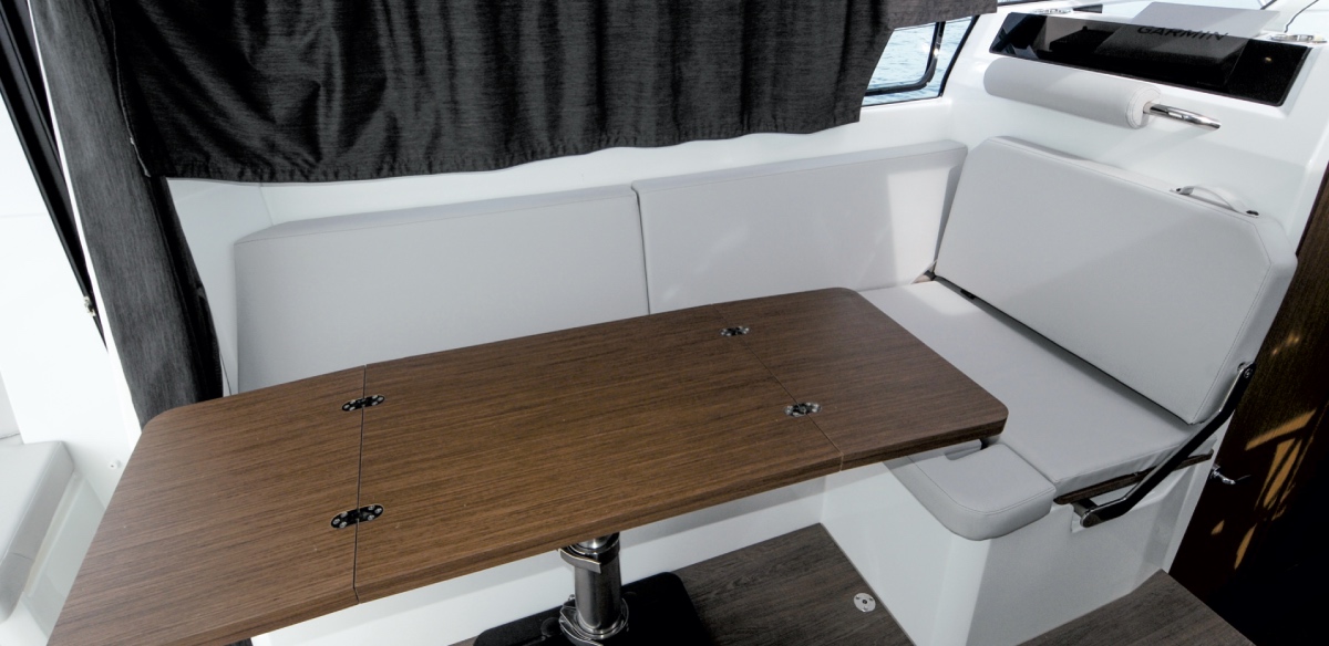 interni beneteau Antares 11