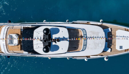 Custom Line Navetta 38: varo del terzo scafo