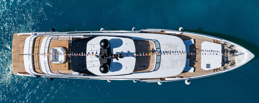Custom Line Navetta 38: varo del terzo scafo