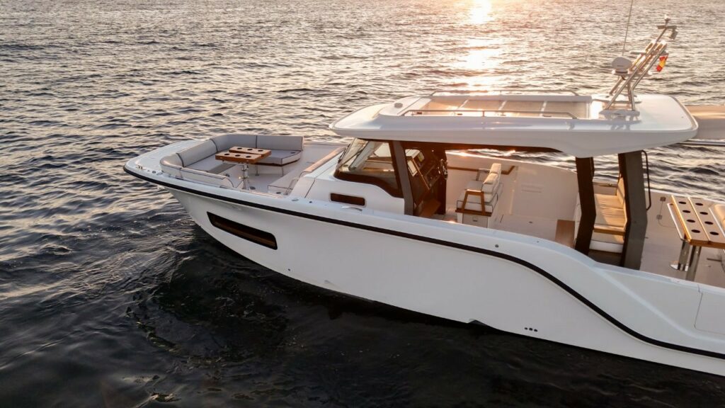 Wayfinder 38 Suntop
