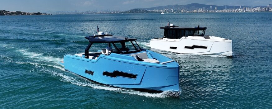 Fabbro-Yachts-F45 in navigazione versione blu e bianca