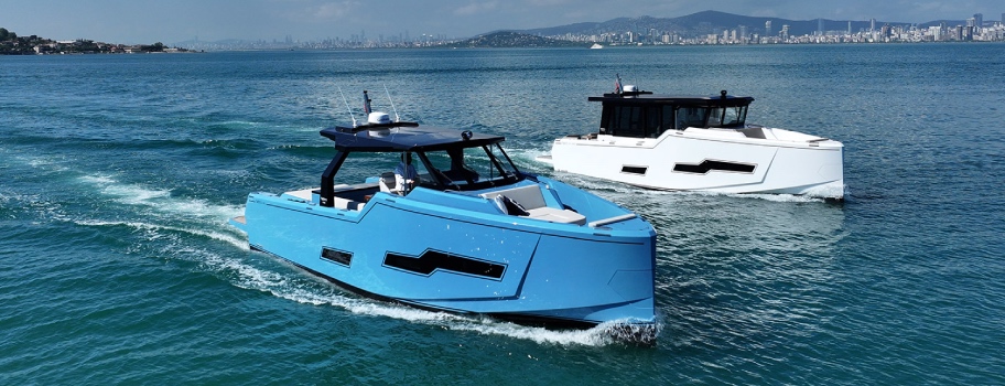 Fabbro-Yachts-F45 in navigazione versione blu e bianca