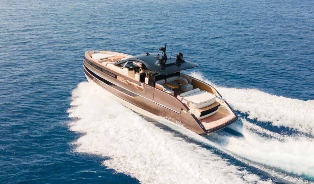 Invictus TT550 yacht 16 metri
