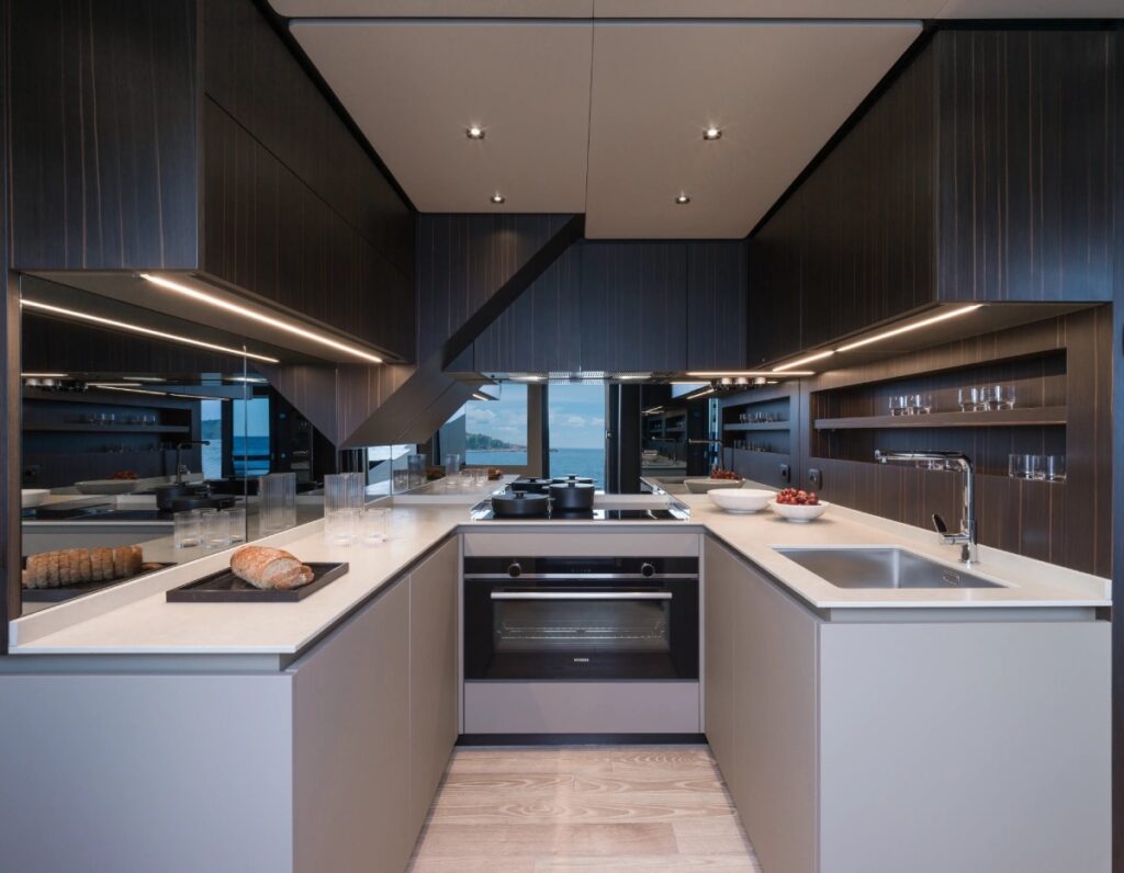 cucina main deck Ferretti Yachts 940