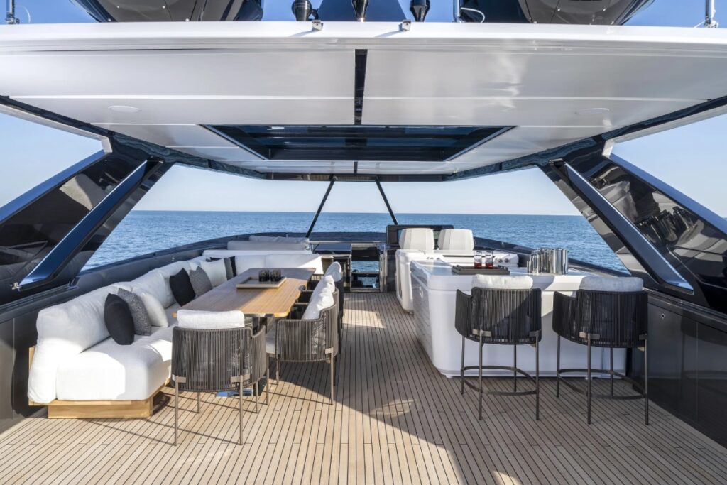 flybridge ampi spazi yacht di lusso a motore 29 metri