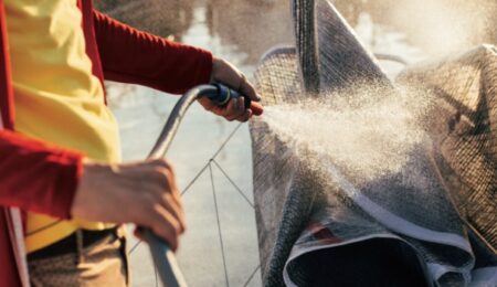 strategie per proteggere la barca e il fuoribordo durante l'estate