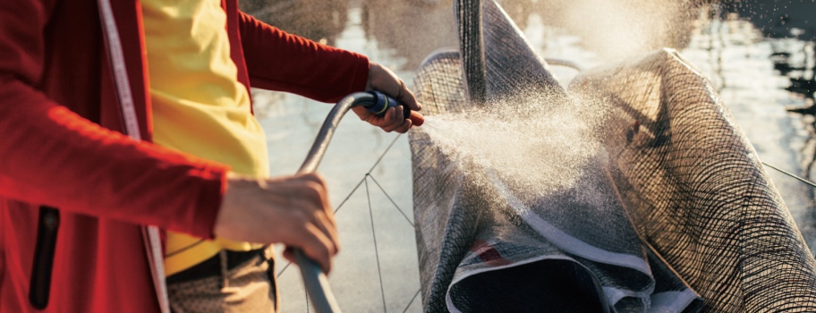 strategie per proteggere la barca e il fuoribordo durante l'estate