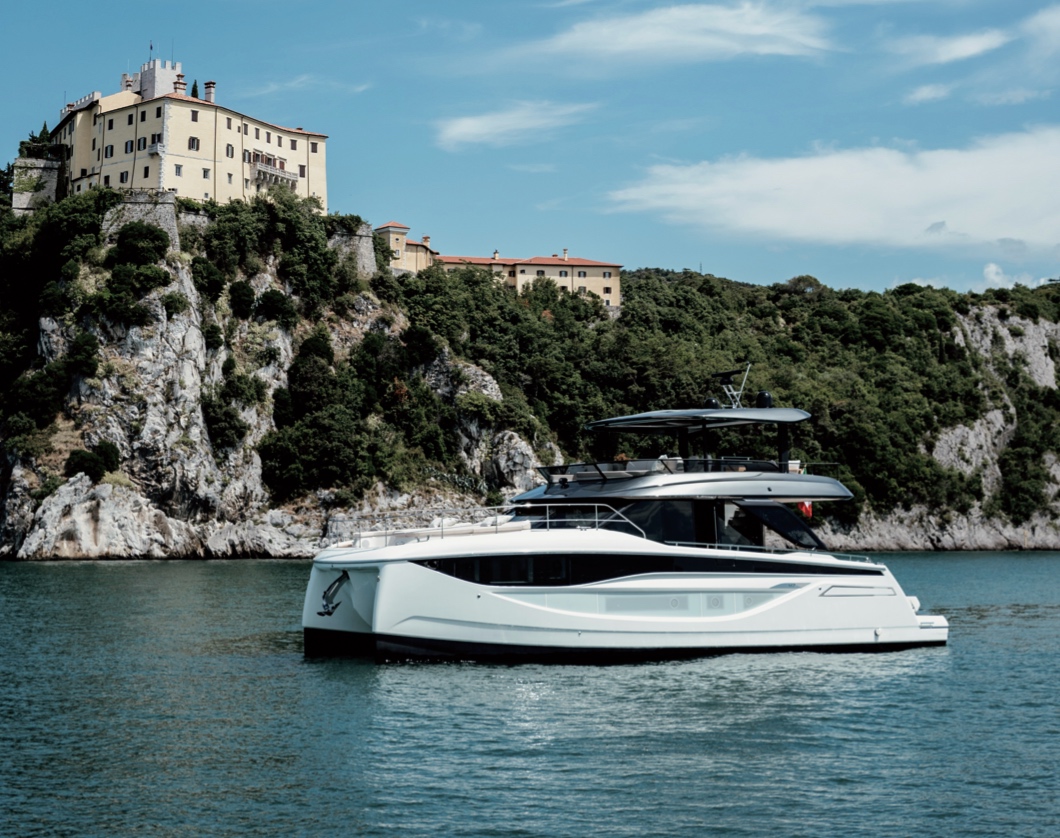 PRESTIGE M7 multiscafo 17 metri