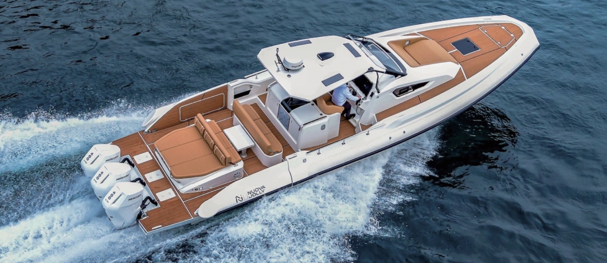 Il nuovo Prince 45 è un maxi- RIB che rivoluziona lo spazio a bordo, in coperta e sotto coperta, grazie alla realizzazione dei tubolari a “D” che riducono l’ingombro.