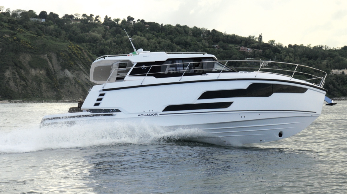 Aquador 400 HT in navigazione