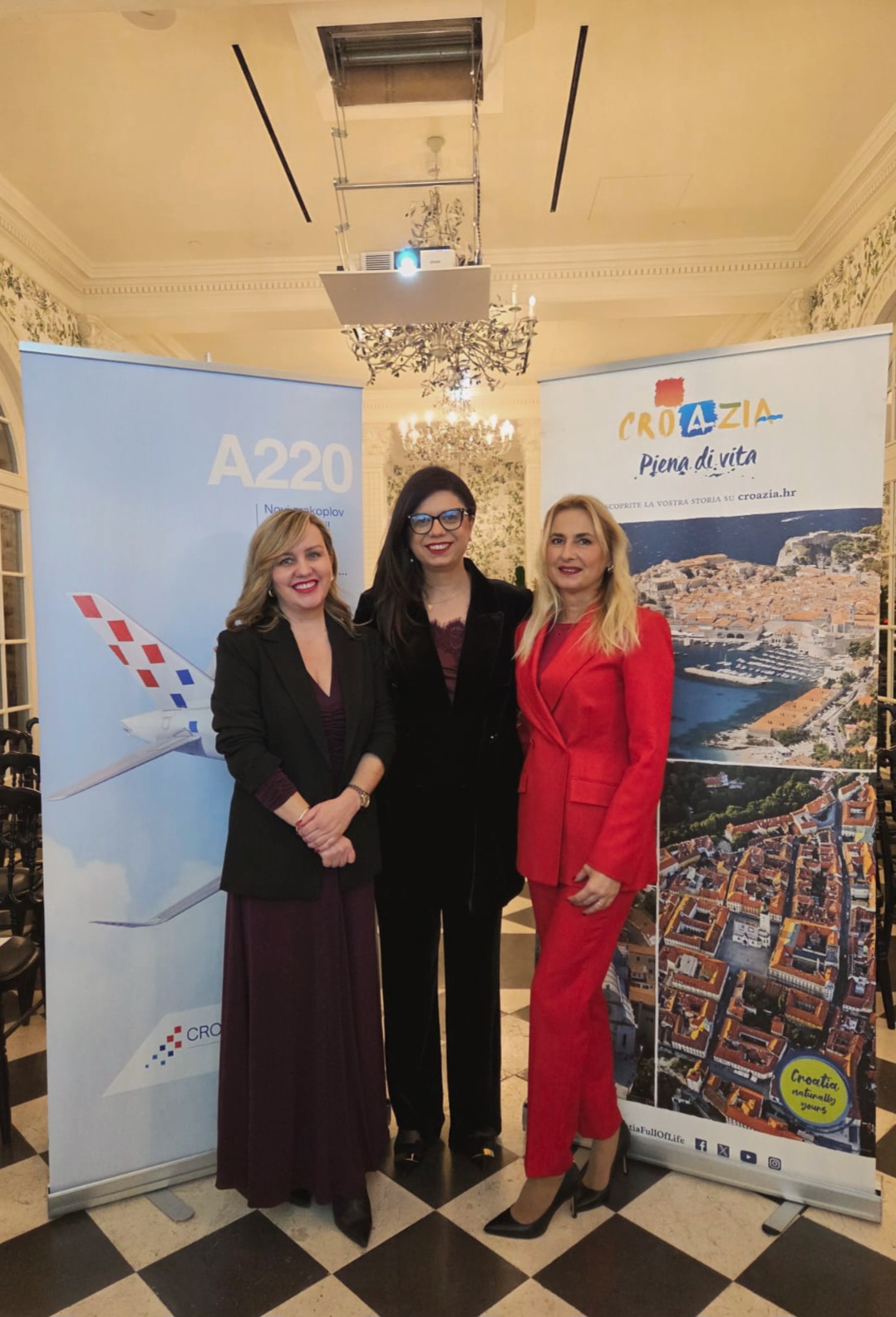 Marija Pavić (responsabile vendite Croatia Airlines), Viviana Vukelić (direttrice dell'Ente Nazionale Croato per il Turismo), Anamarija Jurinjak (responsabile marketing Croatia Airlines)