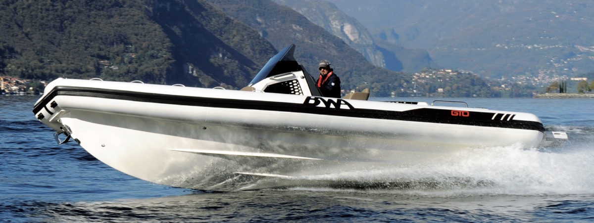 gommone in navigazione