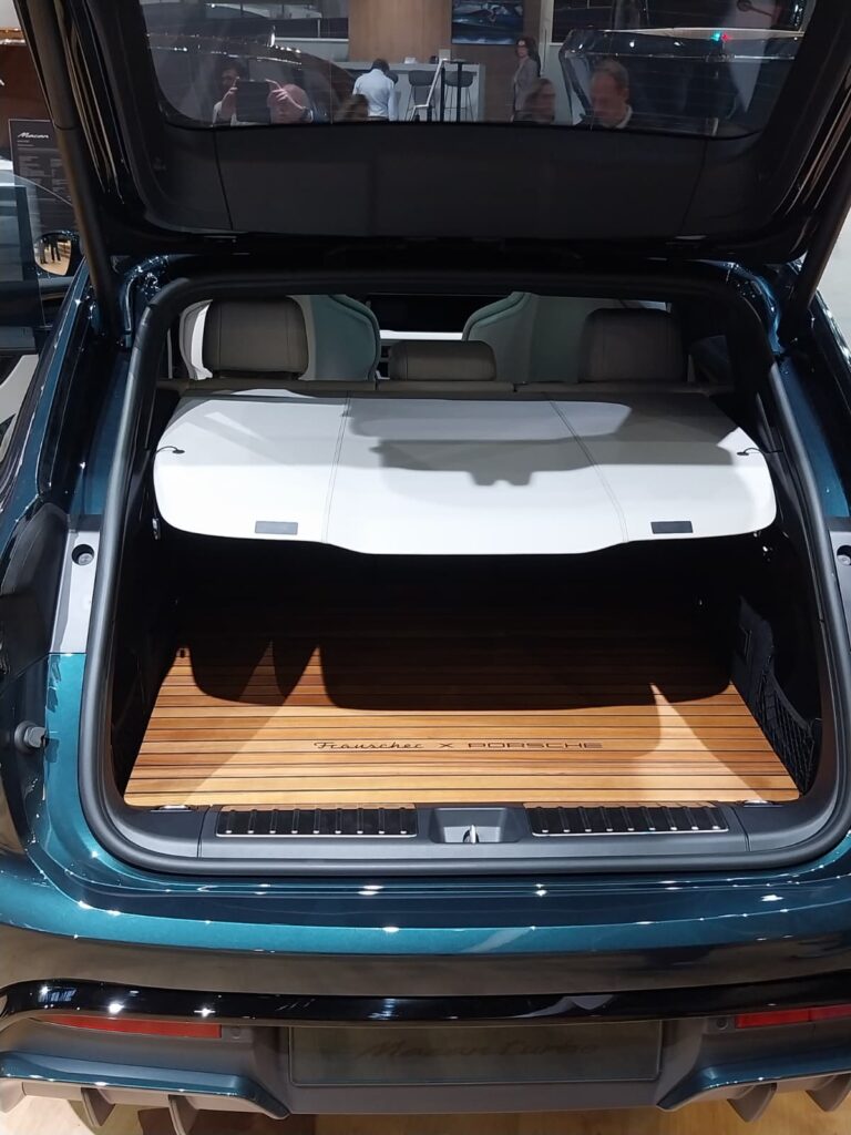 Porsche Macan Turbo Concept Lago