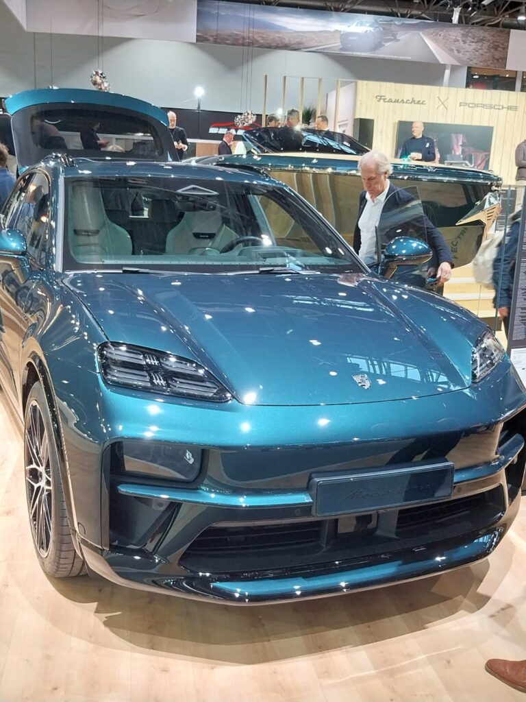 Porsche Macan Turbo Concept Lago