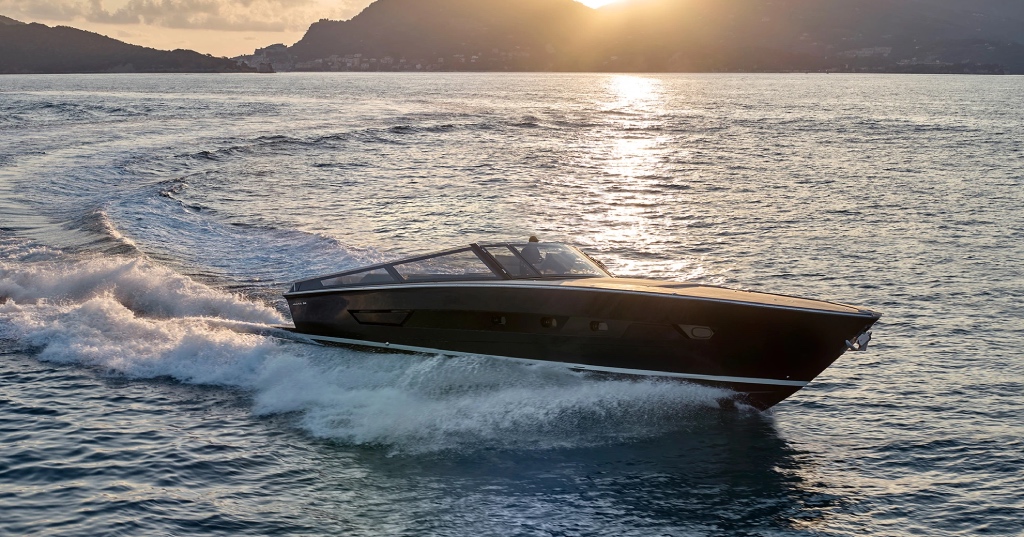 open cruiser in navigazione