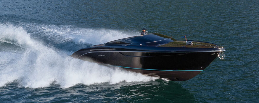 Riva Cento in navigazione motoscafo classico da collezione edizione limitata