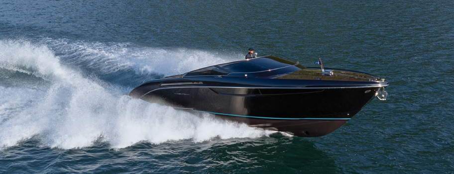 Riva Cento in navigazione motoscafo classico da collezione edizione limitata