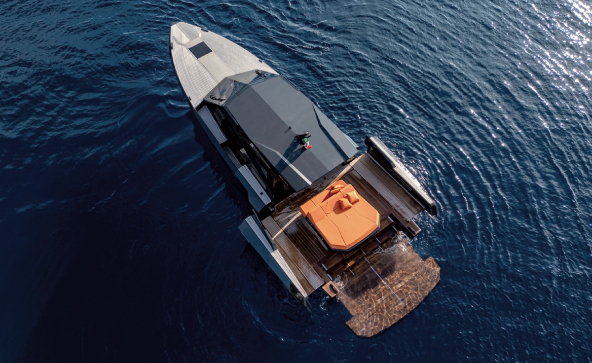 Evo R4 Icone in acqua con terrazze laterali