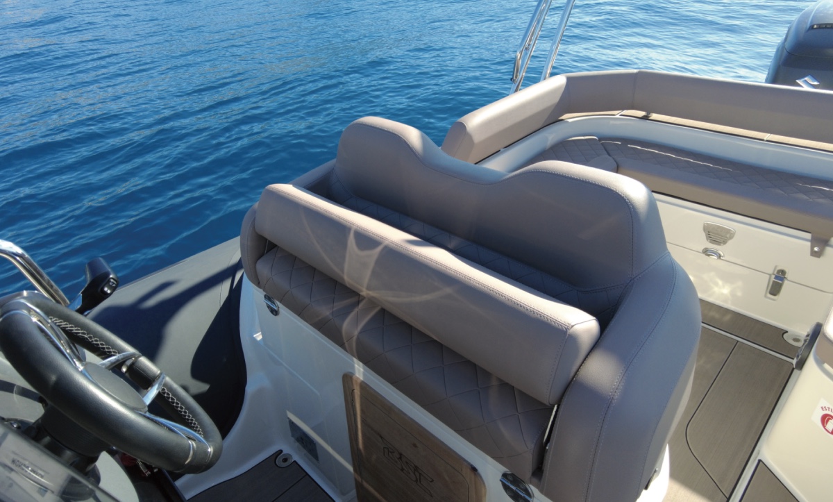 Gommone 8 metri a bordo