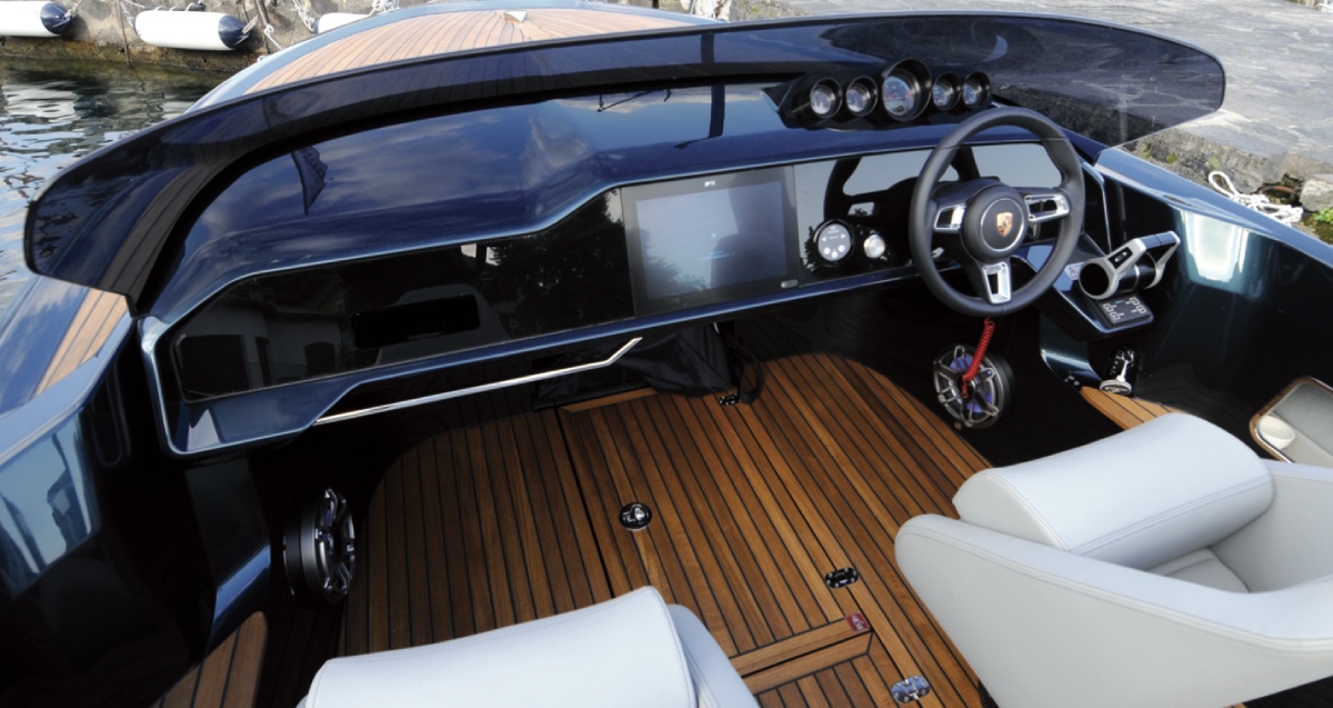 console motoscafo Porsche Frauscher